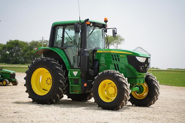 Image of John Deere 6120M equipment image 2