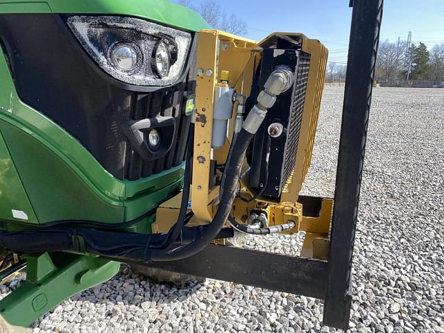 Image of John Deere 6120M equipment image 4