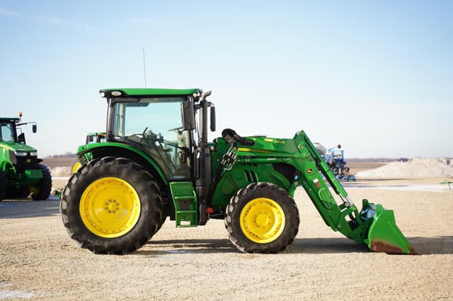 Image of John Deere 6120R equipment image 4
