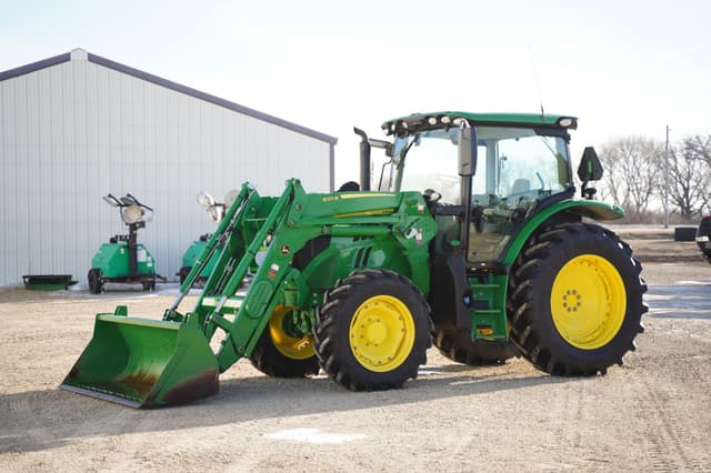 Image of John Deere 6120R equipment image 1