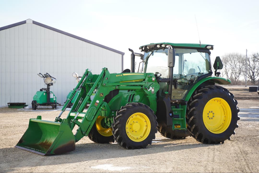 Image of John Deere 6120R Primary image