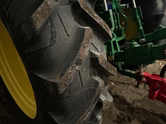 Image of John Deere 6120R equipment image 4