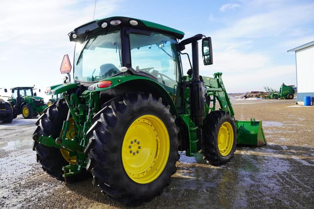 Image of John Deere 6120R equipment image 2