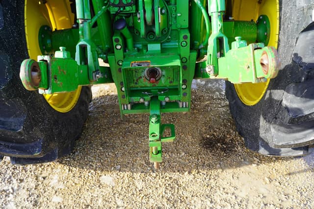 Image of John Deere 6120R equipment image 4