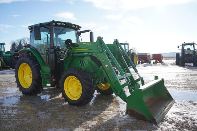 Image of John Deere 6120R equipment image 1