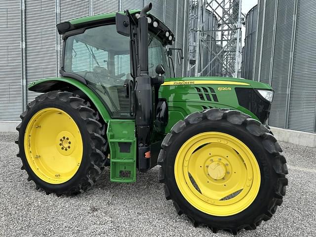 Image of John Deere 6120R equipment image 1