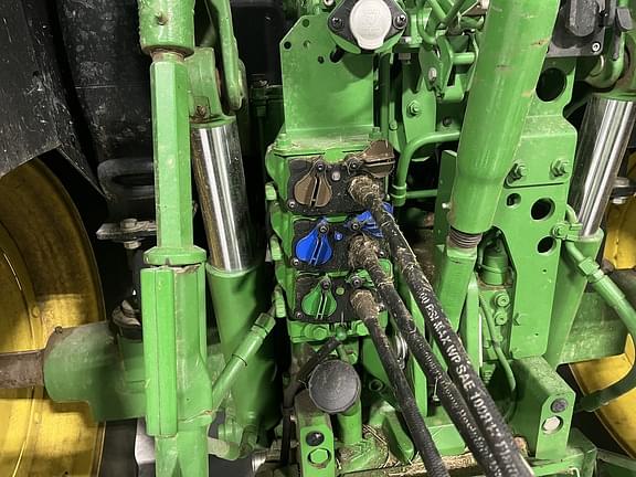 Image of John Deere 6120R equipment image 4