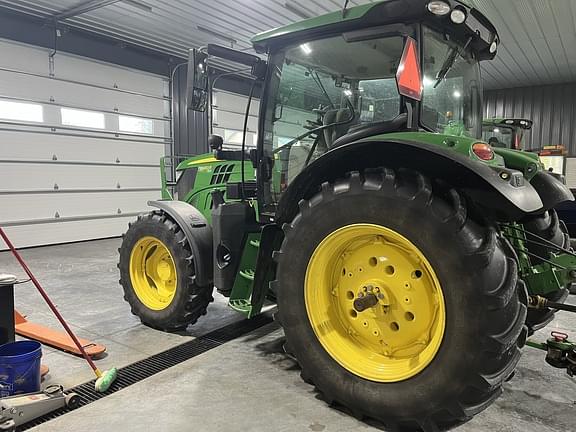Image of John Deere 6120R equipment image 2