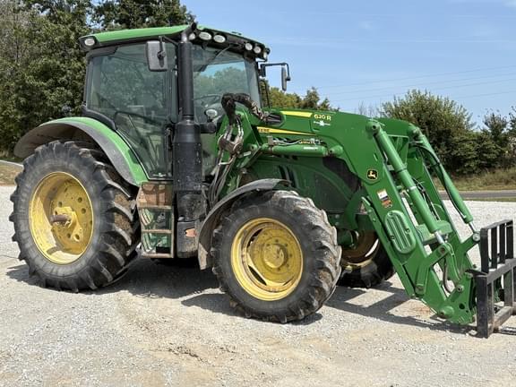 Image of John Deere 6120R equipment image 1