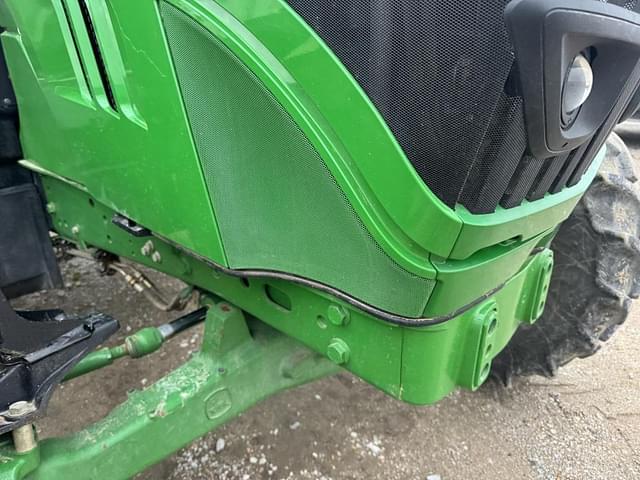 Image of John Deere 6120R equipment image 4