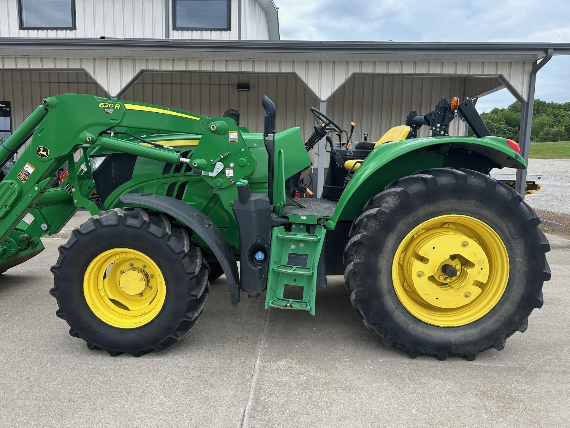 2018 John Deere 6130M Equipment Image0
