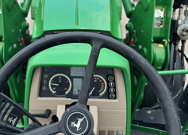 Image of John Deere 6130M equipment image 2