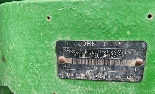 Image of John Deere 6135E equipment image 3