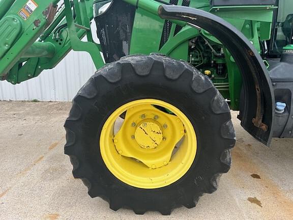 Image of John Deere 6135E equipment image 3
