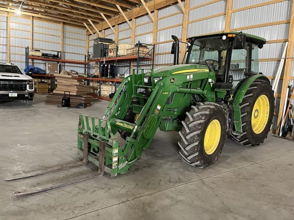 Main image John Deere 6135E