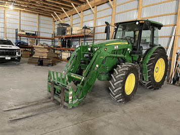Main image John Deere 6135E