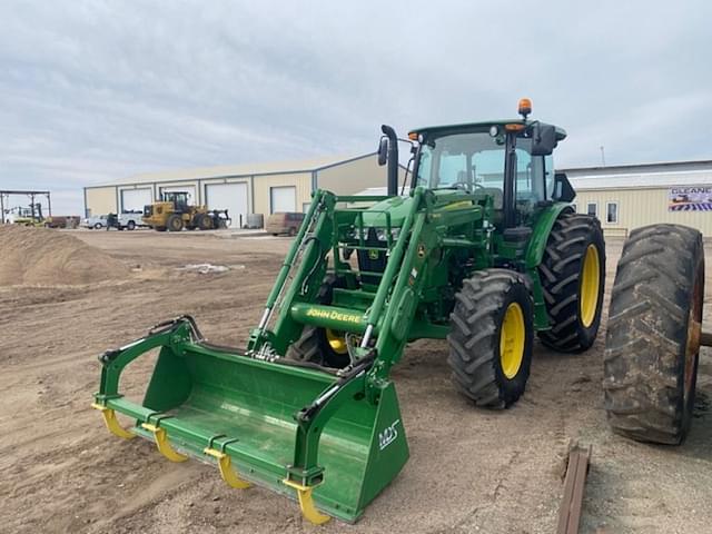 Image of John Deere 6135E equipment image 3