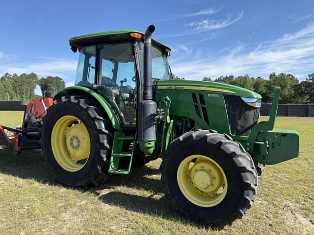 Image of John Deere 6135E equipment image 4