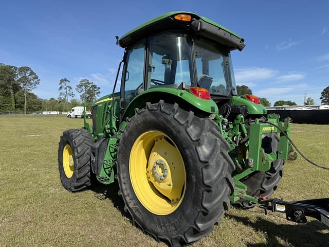 Image of John Deere 6135E equipment image 1