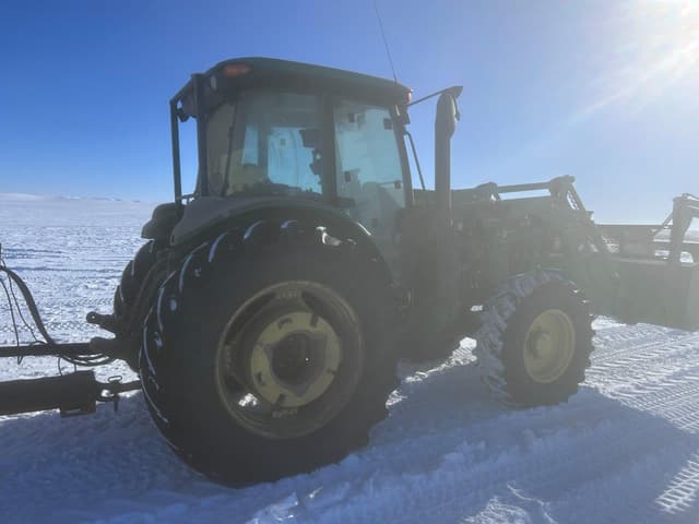 Image of John Deere 6135E equipment image 3