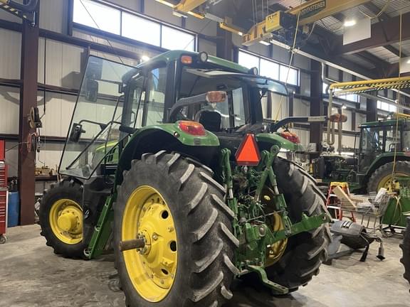 Image of John Deere 6155M equipment image 4