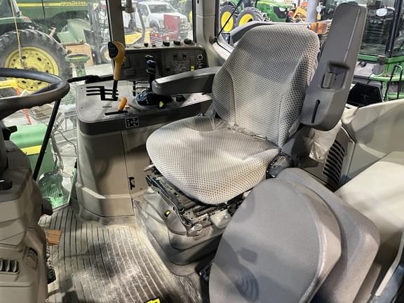 Image of John Deere 6155M equipment image 3