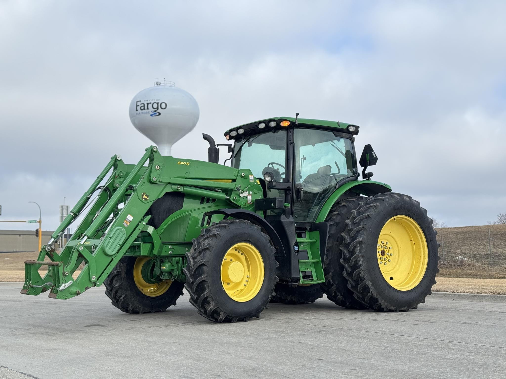 2018 John Deere 6155R Equipment Image0