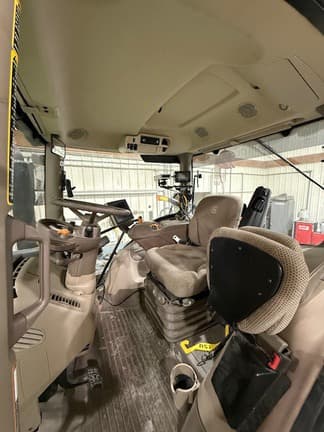 Image of John Deere 6175R equipment image 4