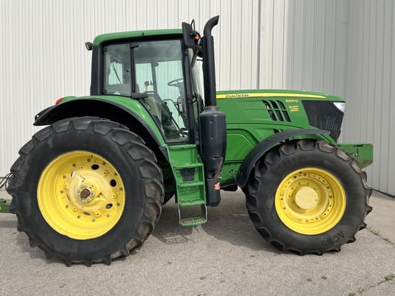 Image of John Deere 6195M equipment image 1