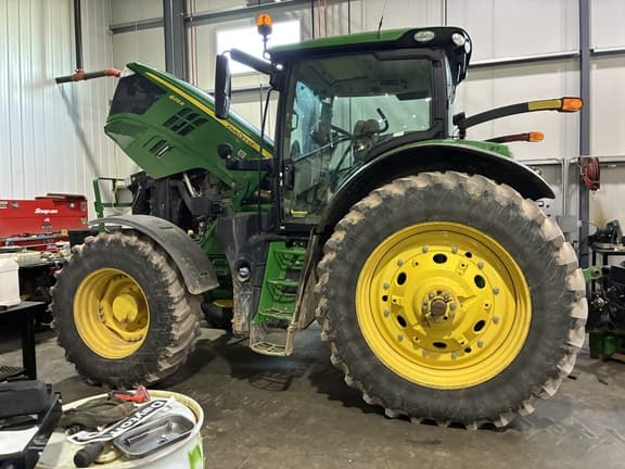 Image of John Deere 6215R Primary image
