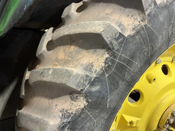 Image of John Deere 6215R equipment image 1