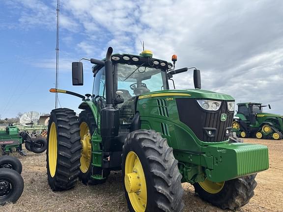 Image of John Deere 6215R equipment image 4