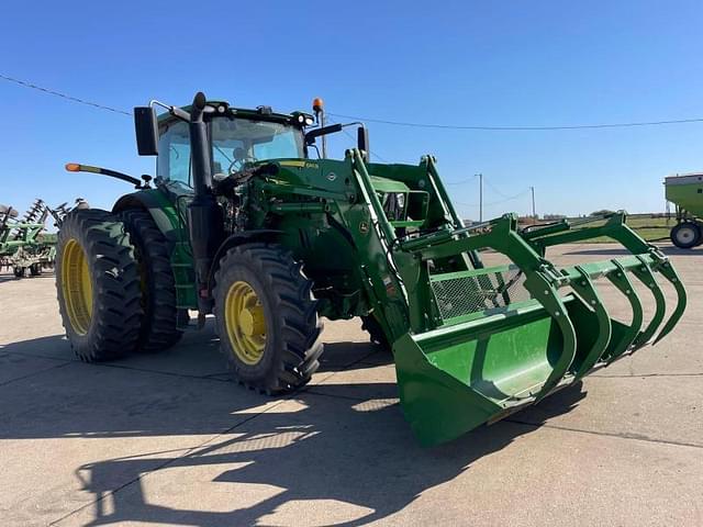 Image of John Deere 6215R equipment image 1