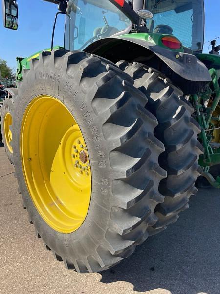 Image of John Deere 6215R equipment image 4