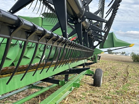 Image of John Deere 630F equipment image 4