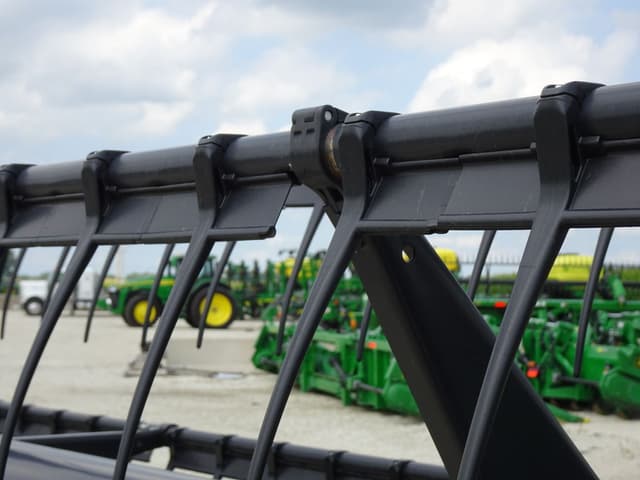 Image of John Deere 635F equipment image 4