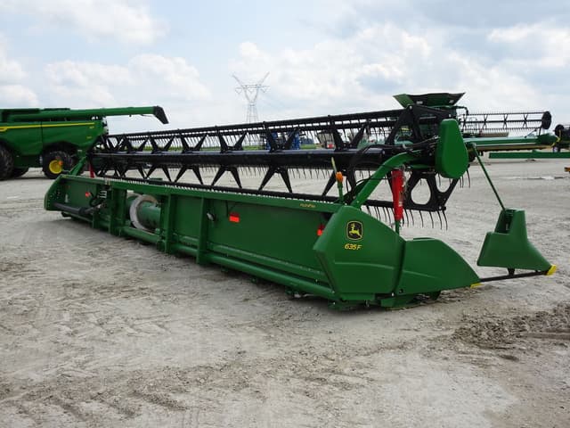 Image of John Deere 635F equipment image 2