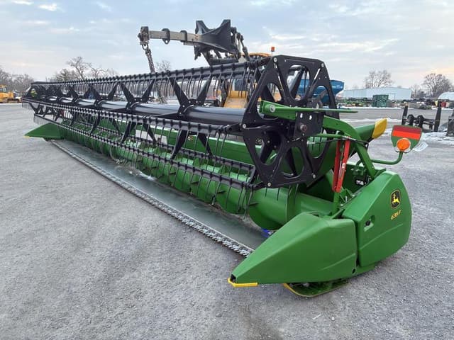 Image of John Deere 635F equipment image 1