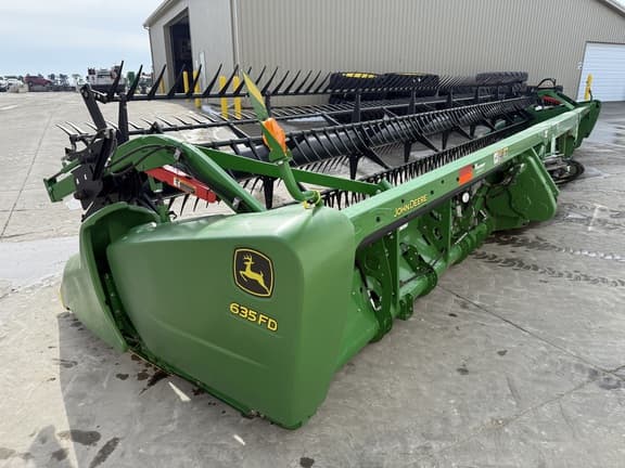 Image of John Deere 635FD equipment image 3
