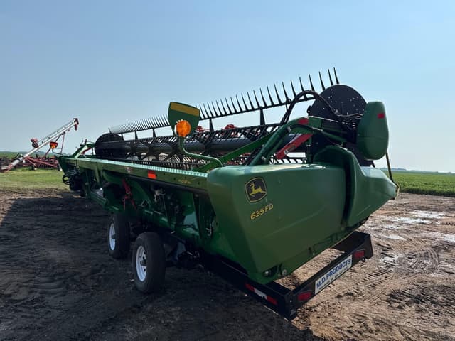 Image of John Deere 635FD equipment image 2