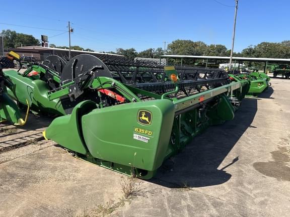 Image of John Deere 635FD equipment image 1