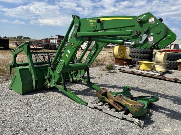 Image of John Deere 640R equipment image 2