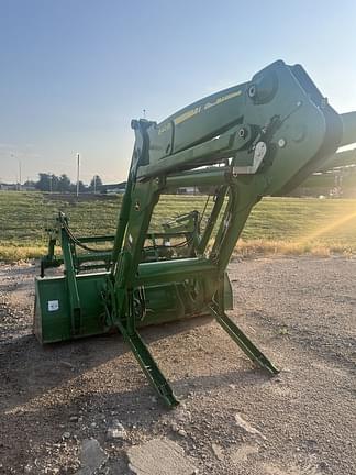 Image of John Deere 640R equipment image 1