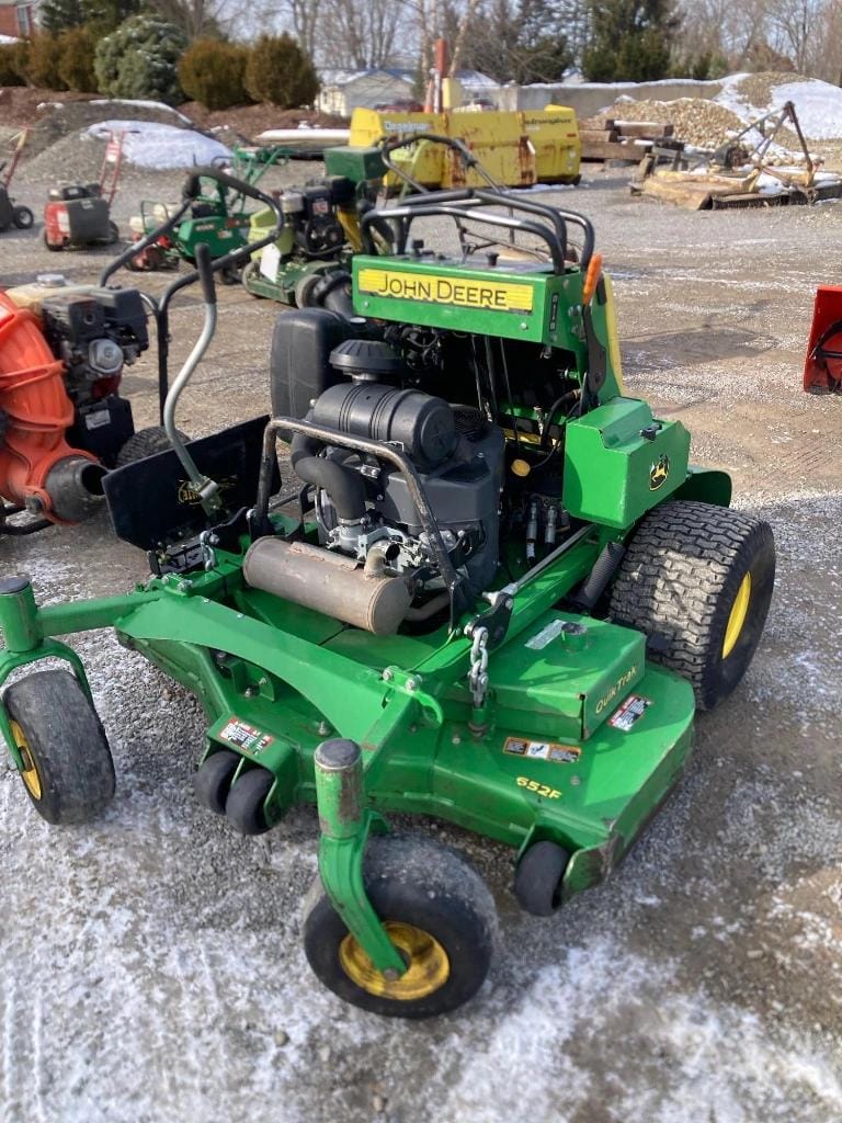 2018 John Deere 652R Equipment Image0