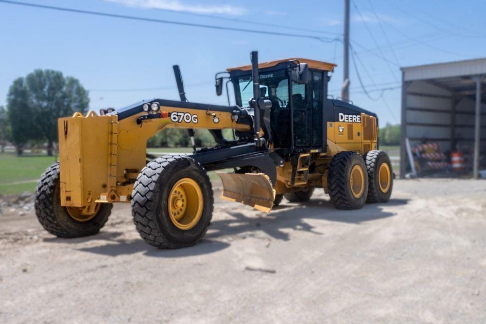 Main image John Deere 670G