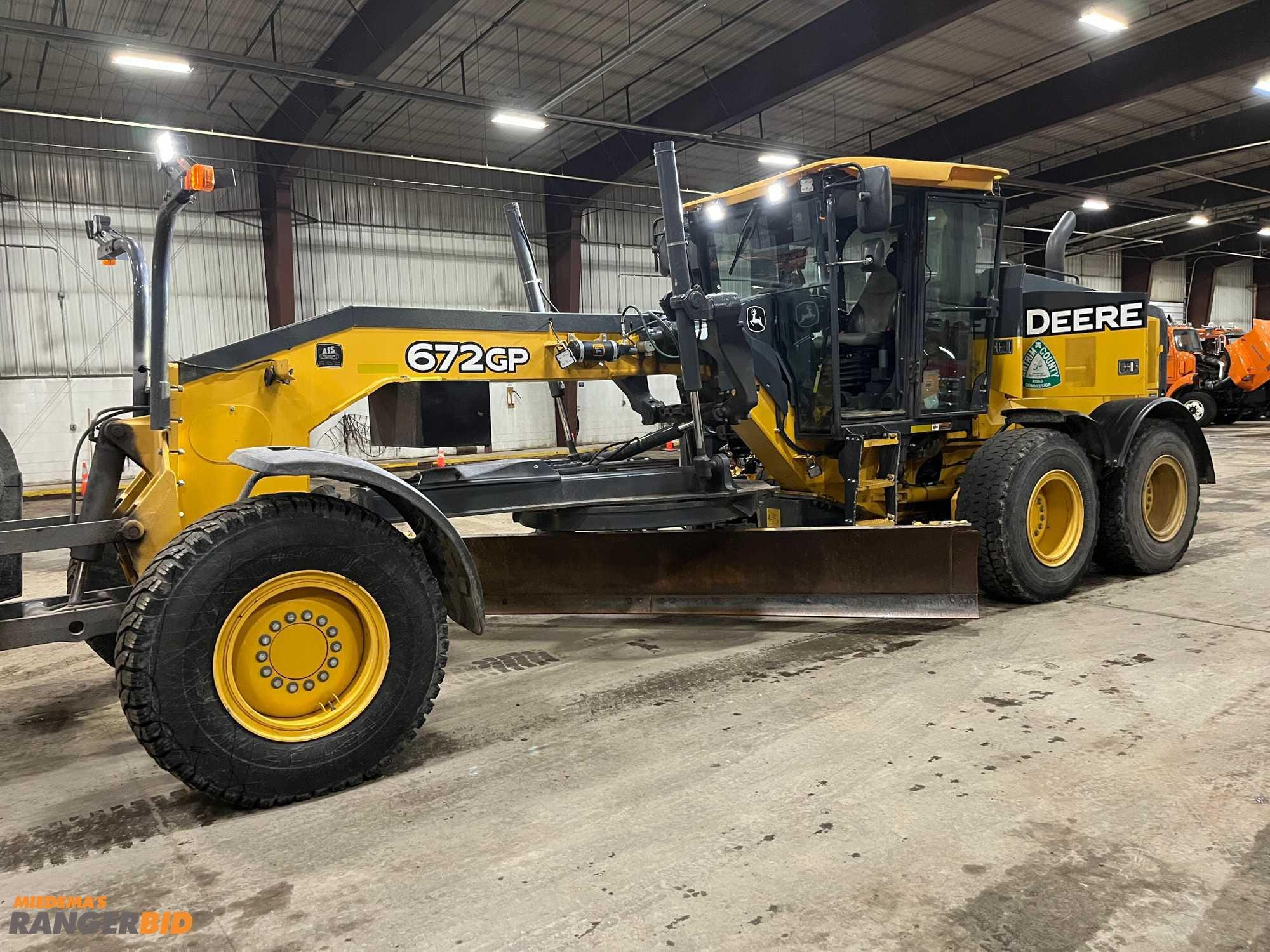 Main image John Deere 672GP