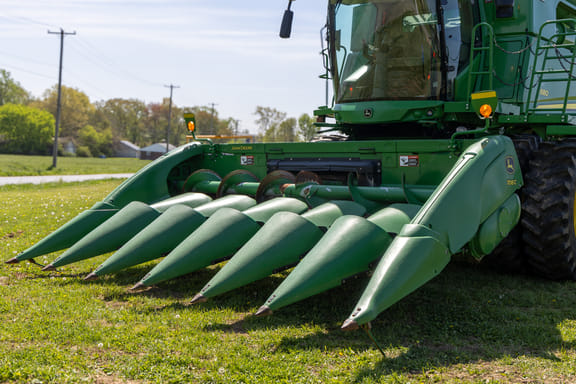 2018 John Deere 706C Equipment Image0