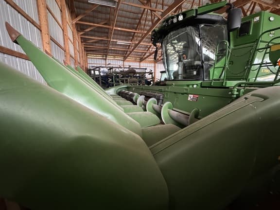 Image of John Deere 708C equipment image 4