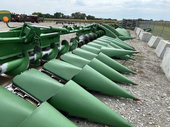 2018 John Deere 712FC Equipment Image0