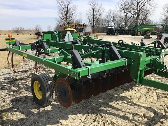 Image of John Deere 714 equipment image 3